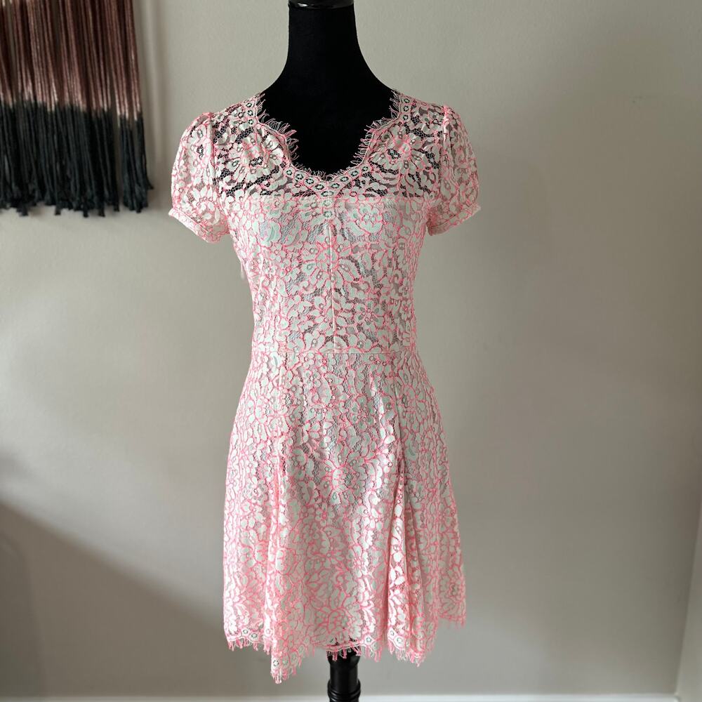 JUICY COUTURE Lace Floral Sheath Dress in Pink Size 4